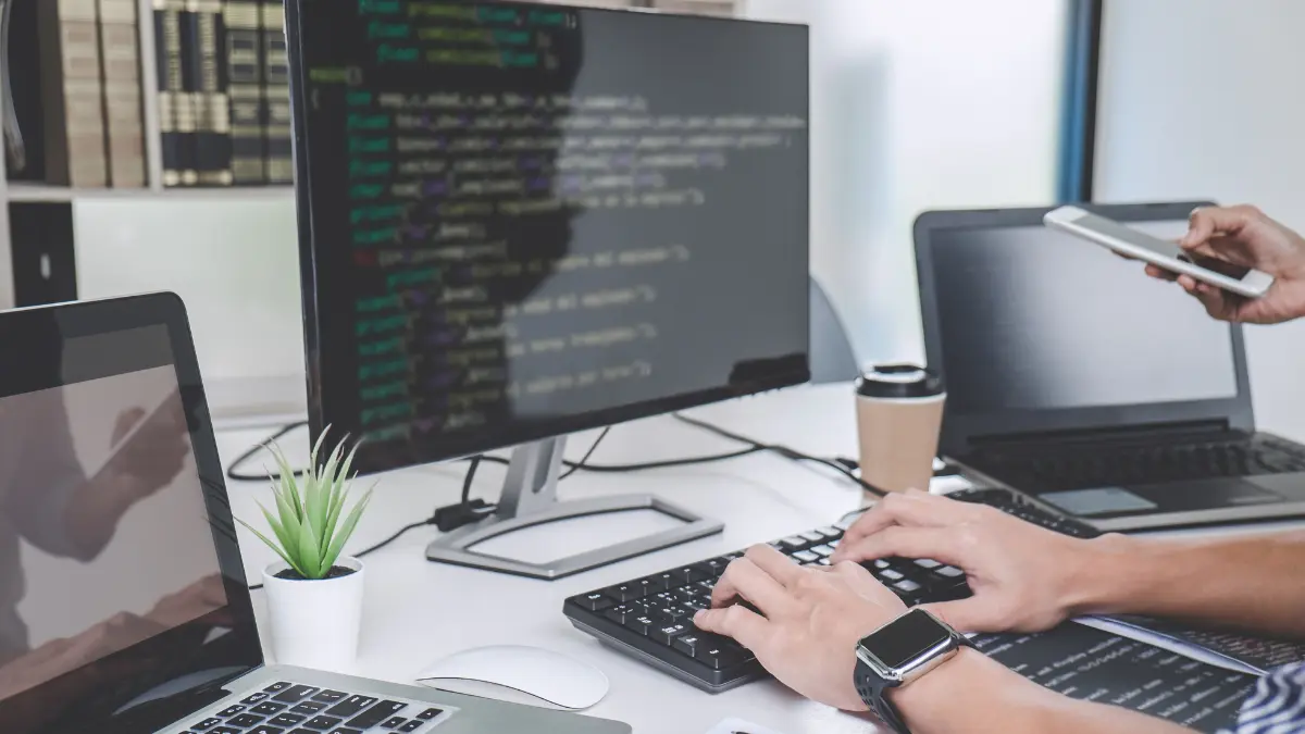 SaaS vs Custom Web Application: How UK Businesses